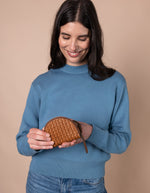 Afbeelding in Gallery-weergave laden, LAURA COIN PURSE COGNAC WOVEN
