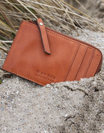 Afbeelding in Gallery-weergave laden, LOLA COIN PURSE COGNAC CLASSIC LEATHER
