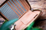 Afbeelding in Gallery-weergave laden, SONNY SQUARE WALLET COGNAC STROMBOLI LEATHER
