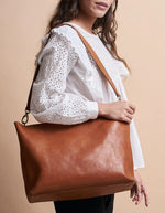 Afbeelding in Gallery-weergave laden, OLIVIA COGNAC STROMBOLI LEATHER
